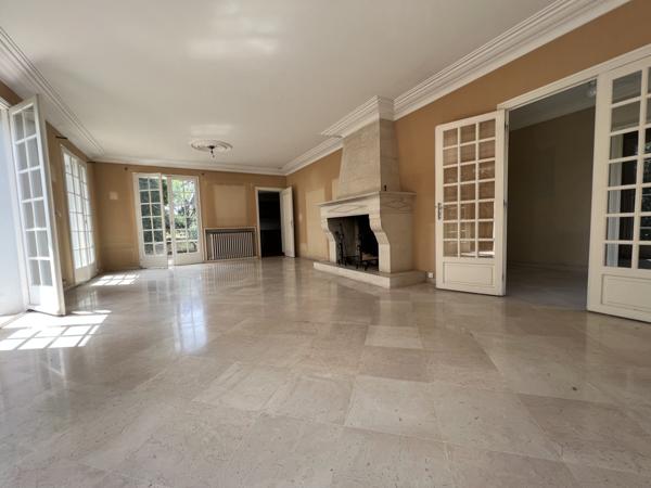 À VENDRE- MAISON FAMILIAL DE PLAIN-PIED - 7 PIÈCES - LA ROCHELLE - À RÉNOVER