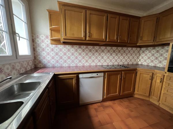 À VENDRE- MAISON FAMILIAL DE PLAIN-PIED - 7 PIÈCES - LA ROCHELLE - À RÉNOVER