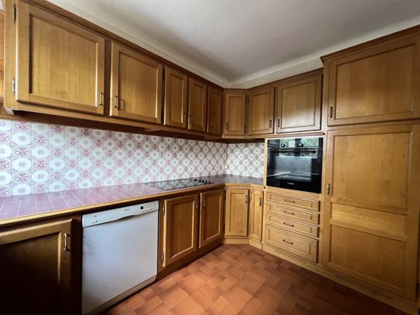 À VENDRE- MAISON FAMILIAL DE PLAIN-PIED - 7 PIÈCES - LA ROCHELLE - À RÉNOVER