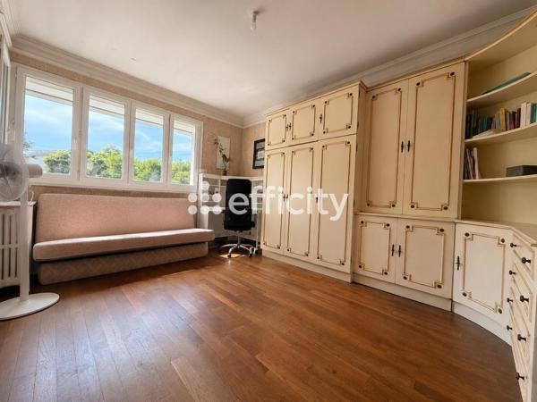 Maison
         4 pièces
        - 137 m² Exclusivité 375 000 € *