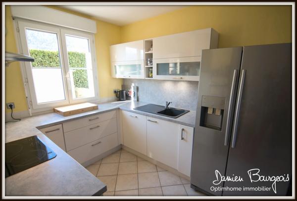 Maison mitoyenne traversante de 137m2 habitable 169 m2 au sol