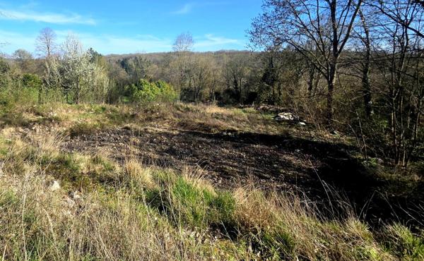 Terrain  constructible et viabilise de 1847m2 dans un des plus beaux village des Yvelines