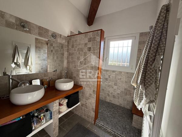 Les Pennes Mirabeau - Maison T5 avec garage sur 1094m² de parcelle.