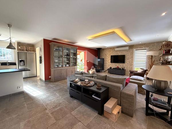 Les Pennes Mirabeau - Maison T5 avec garage sur 1094m² de parcelle.