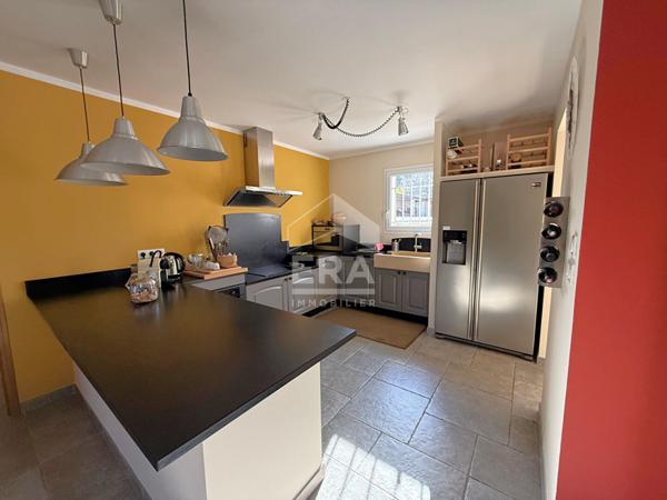 Les Pennes Mirabeau - Maison T5 avec garage sur 1094m² de parcelle.