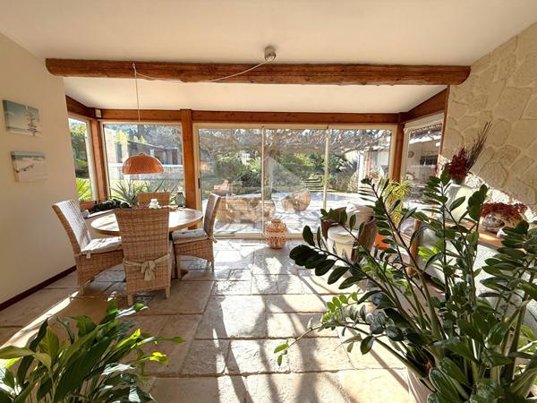 Les Pennes Mirabeau - Maison T5 avec garage sur 1094m² de parcelle.