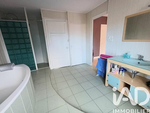 Maison à vendre 5 pièces 180 m² Saint-Martin-la-Plaine