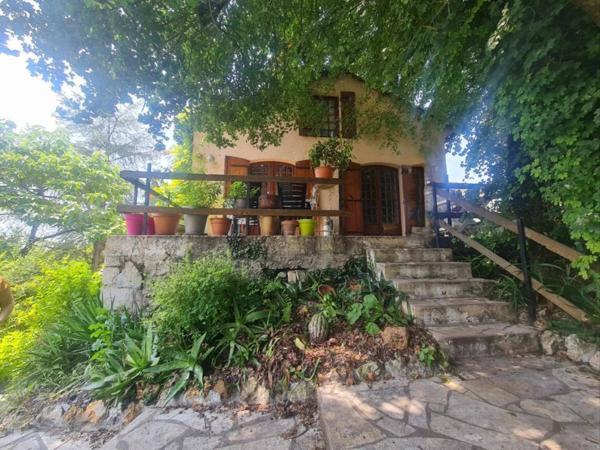 Propriété comprenant 2 maisons au calme