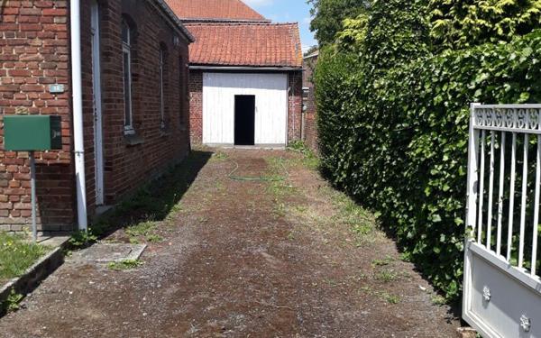 Stationnement à louer    160 m2 Estaires