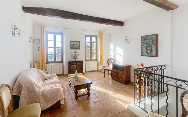 Maison à vendre    8 pièces • 360 m2 Châteauneuf-Grasse