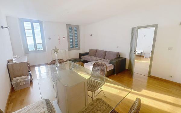 Maison à vendre    8 pièces • 360 m2 Châteauneuf-Grasse