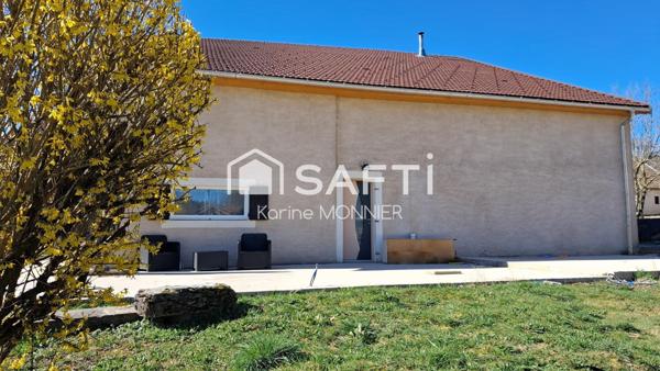 Ancienne ferme dans un village au calme