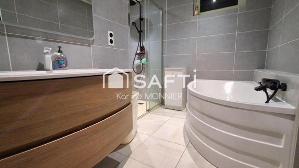 Ancienne ferme dans un village au calme