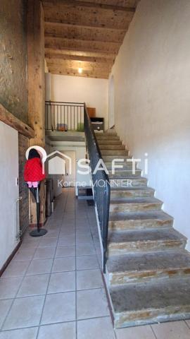 Ancienne ferme dans un village au calme