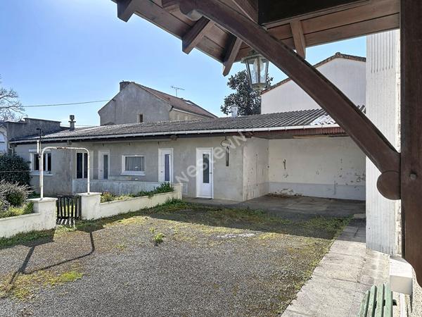 Maison de ville à vendre à Poitiers avec dépendances - Rare sur le marché