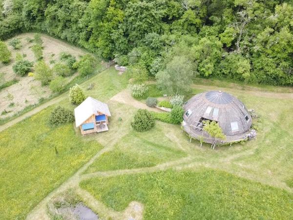 MAISON ATYPIQUE DOMESPACE SUR PARCELLE DE 4 hectares