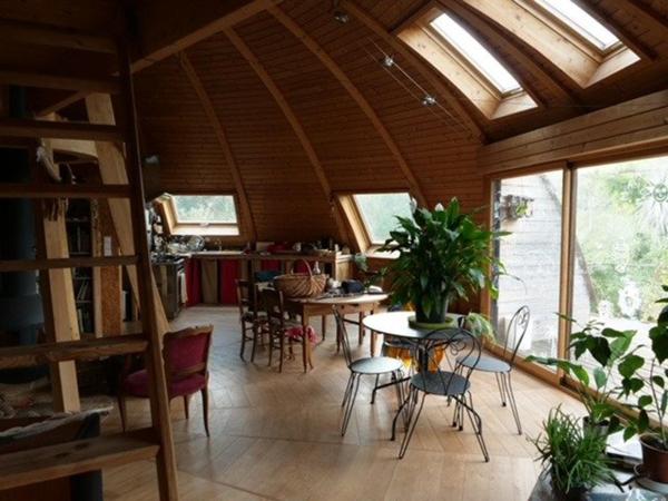 MAISON ATYPIQUE DOMESPACE SUR PARCELLE DE 4 hectares