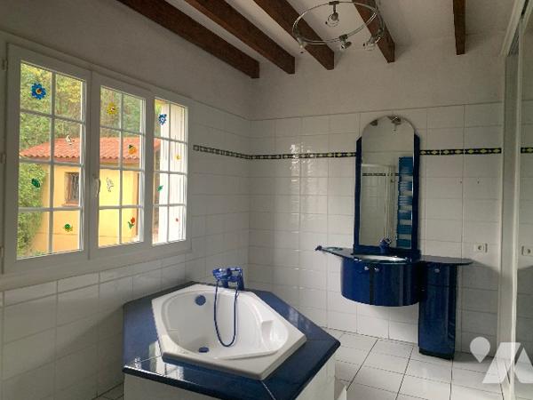 Maison 187 m² sur terrain 1744 m² chemin des étroits