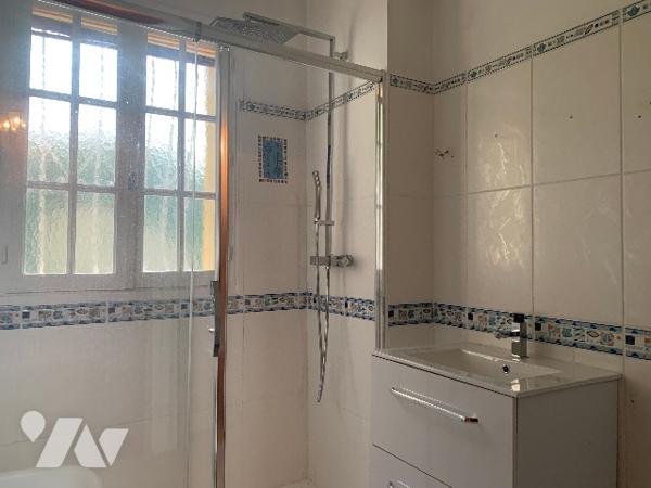 Maison 187 m² sur terrain 1744 m² chemin des étroits