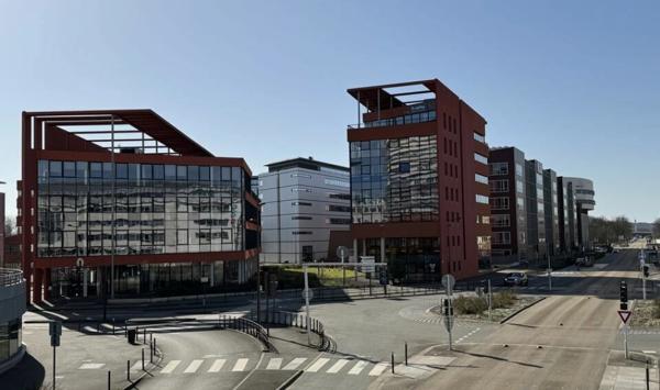 A LOUER : PLATEAU DE BUREAUX D'ENVIRON 244 M² AVEC 8 STATIONNEMENTS