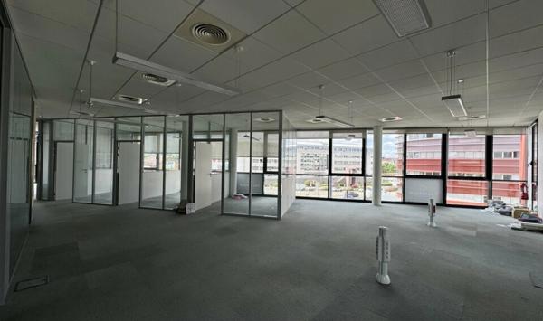 A LOUER : PLATEAU DE BUREAUX D'ENVIRON 244 M² AVEC 8 STATIONNEMENTS