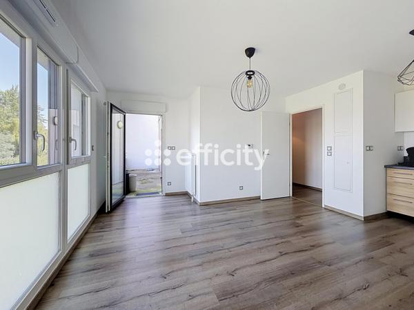Appartement
         2 pièces
        - 44 m² 193 500 € *