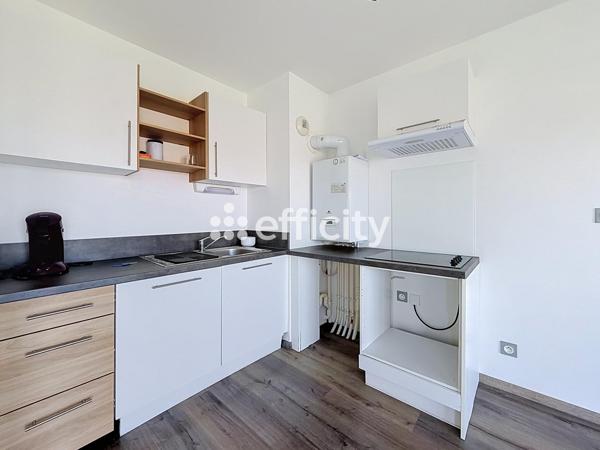Appartement
         2 pièces
        - 44 m² 193 500 € *