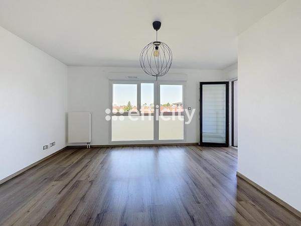 Appartement
         2 pièces
        - 44 m² 193 500 € *