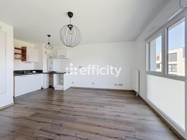 Appartement
         2 pièces
        - 44 m² 193 500 € *
