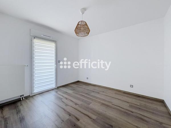 Appartement
         2 pièces
        - 44 m² 193 500 € *