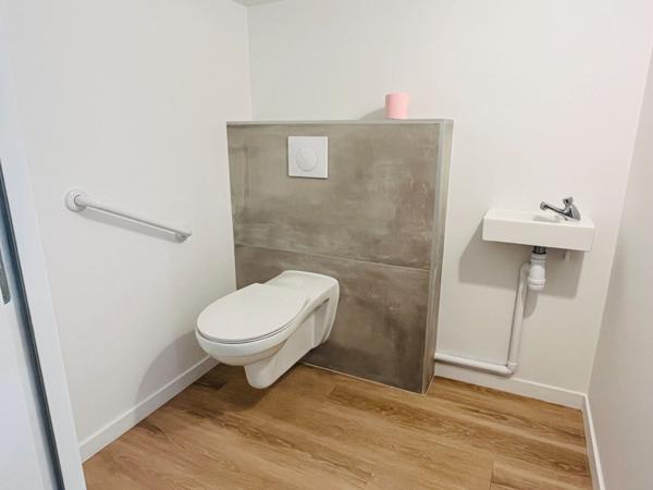 Venelles - Bureau neuf de 28m² en rdc avec extérieur dans ensemble avec cuisine commune