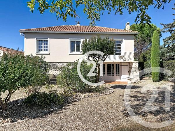 Maison à vendre  5 pièces - 153 m 2   CHATEAUBERNARD  - 16