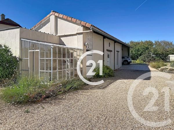 Maison à vendre  5 pièces - 153 m 2   CHATEAUBERNARD  - 16