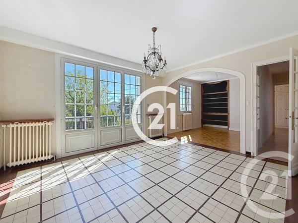 Maison à vendre  5 pièces - 153 m 2   CHATEAUBERNARD  - 16