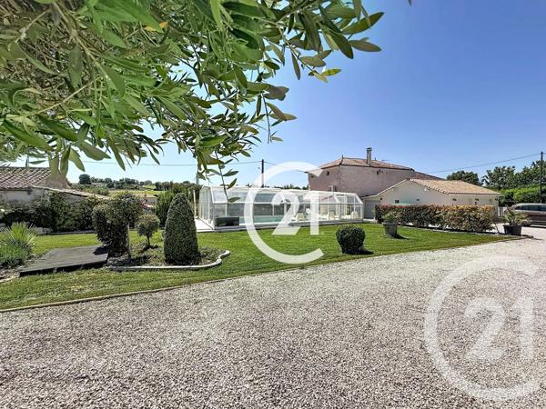 Maison à vendre  5 pièces - 153 m 2   CHATEAUBERNARD  - 16