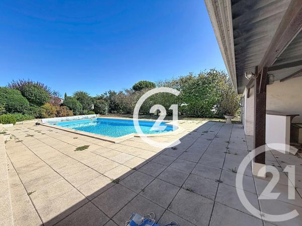 Maison à vendre  5 pièces - 153 m 2   CHATEAUBERNARD  - 16