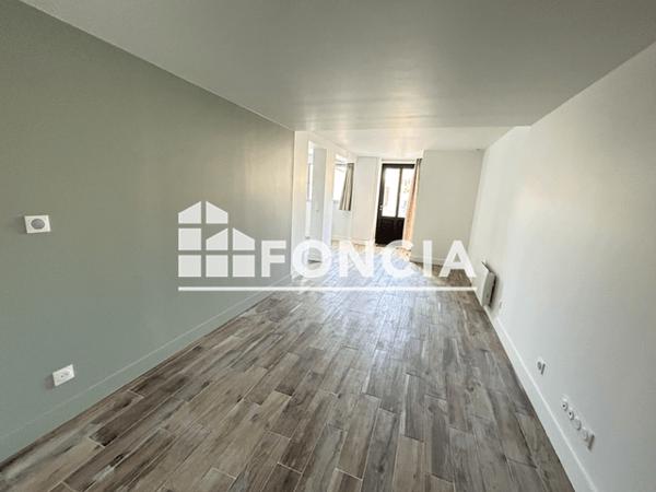 Location Studio 36.67 m² - 12 PLACE CHÂTELET Chartres 28000