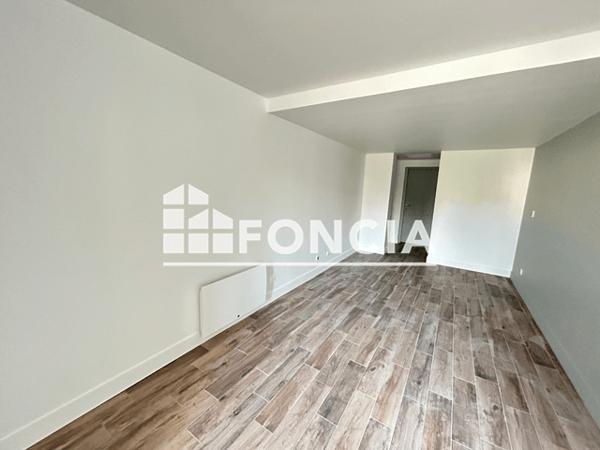 Location Studio 36.67 m² - 12 PLACE CHÂTELET Chartres 28000