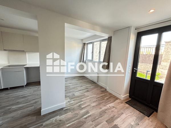 Location Studio 36.67 m² - 12 PLACE CHÂTELET Chartres 28000