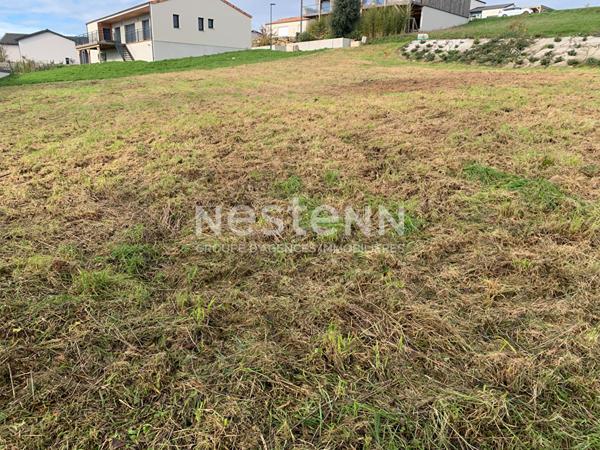 Terrain constructible au calme avec vue sur le Golf de Bressuire de 823 m2