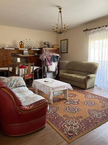 Ideal investisseur , T4 d'environ 85 m2 à Saintes