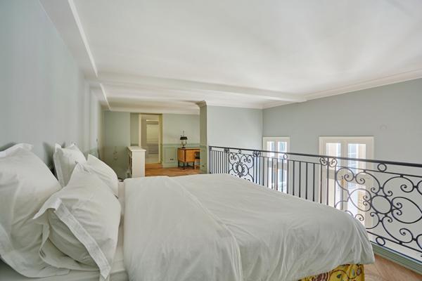Location meublée - APPARTEMENT  260m²- 4 chambres- Avenue Montaigne -Terrasse