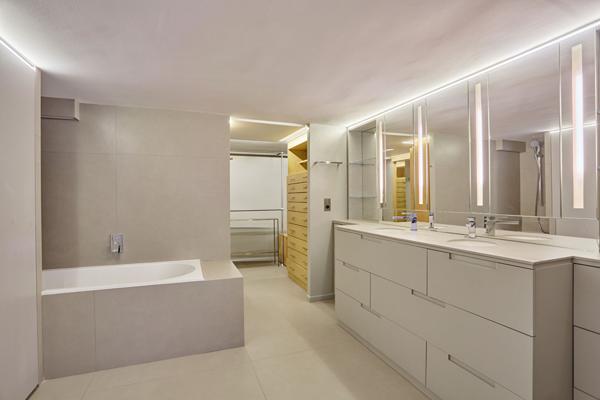Location meublée - APPARTEMENT  260m²- 4 chambres- Avenue Montaigne -Terrasse