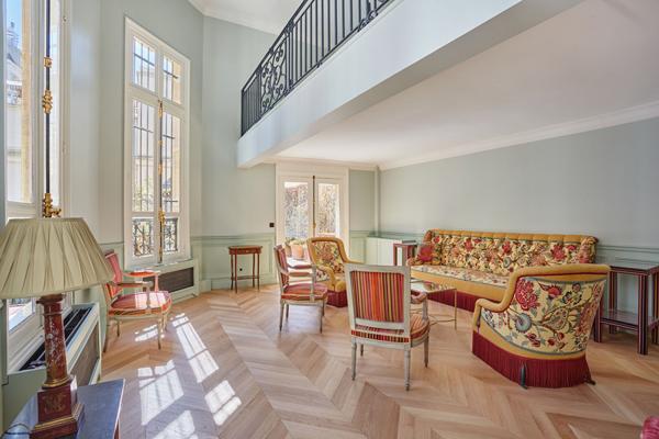 Location meublée - APPARTEMENT  260m²- 4 chambres- Avenue Montaigne -Terrasse
