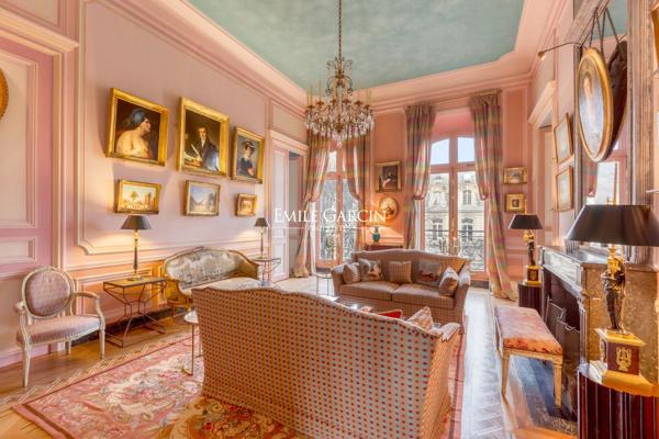 Location meublée - APPARTEMENT  260m²- 4 chambres- Avenue Montaigne -Terrasse