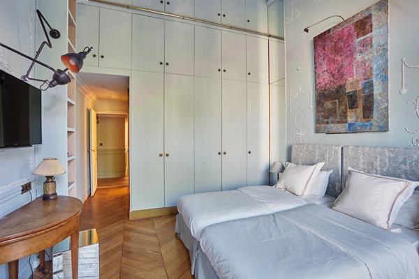 Location meublée - APPARTEMENT  260m²- 4 chambres- Avenue Montaigne -Terrasse
