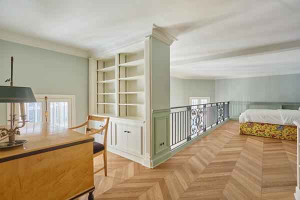 Location meublée - APPARTEMENT  260m²- 4 chambres- Avenue Montaigne -Terrasse