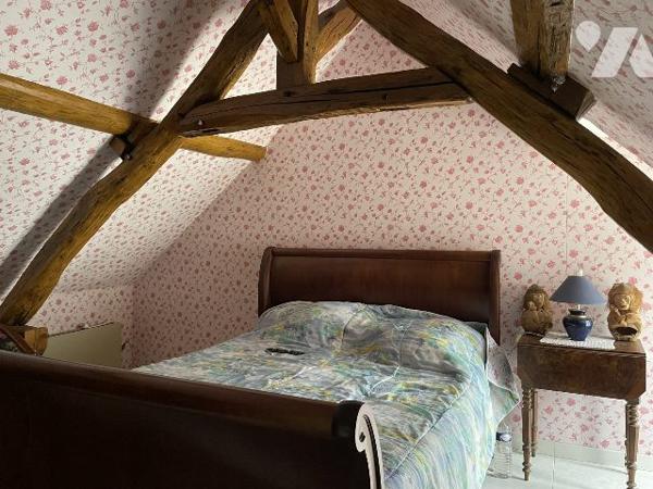 MAISON ANCIENNE AVEC DEPENDANCES