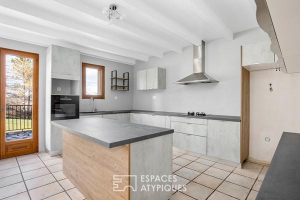 Villa avec piscine en position dominante