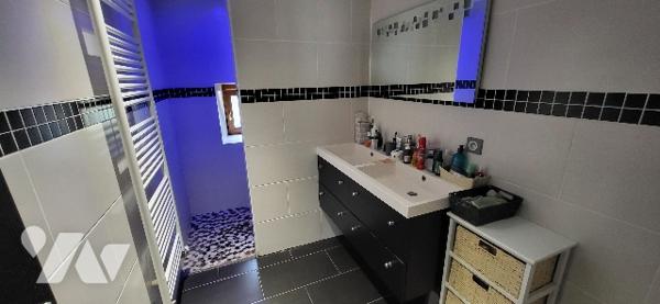 Appartement T3 avec box à la Cluse et Mijoux.